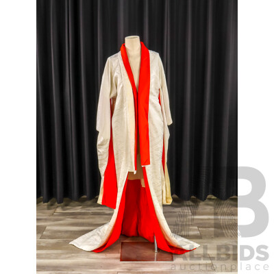 Beautiful Vintage Silk Hand Stitched Orange & White Japanese Kimono