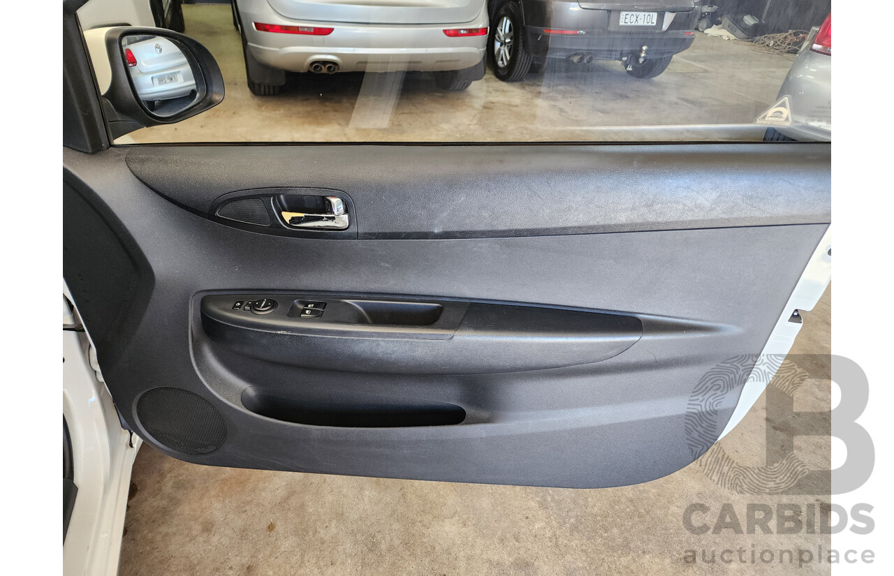 6/2012 Hyundai i20 Active PB MY12.5 3d Hatchback White 1.4L