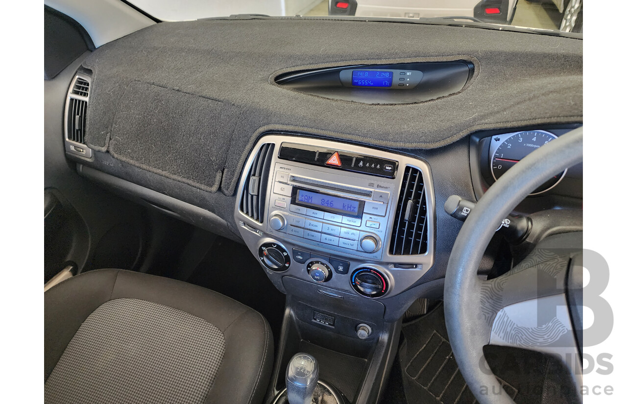 6/2012 Hyundai i20 Active PB MY12.5 3d Hatchback White 1.4L