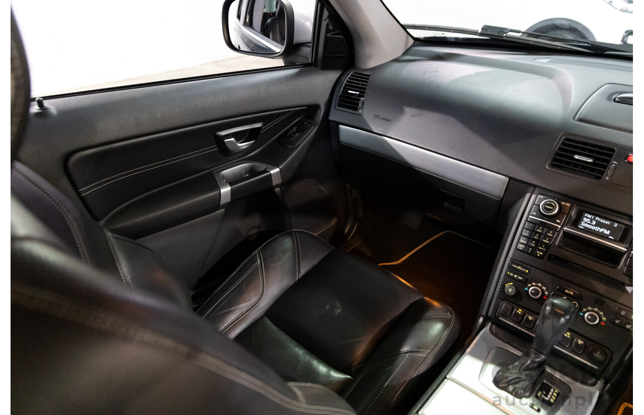 08/2014 Volvo XC90 D5 R-Design (AWD) MY14 4d Wagon Black Sapphire Metallic Turbo Diesel 2.4L