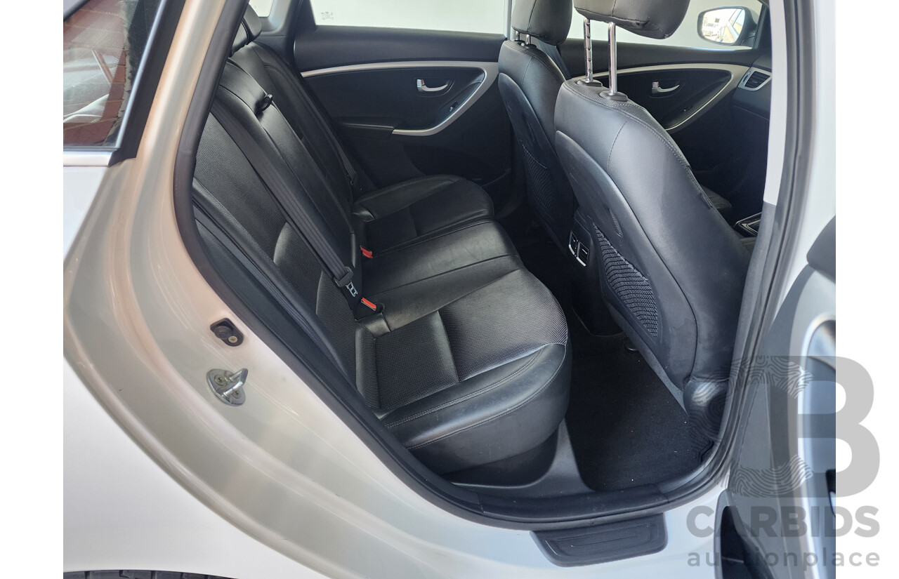 7/2015 Hyundai i30 Premium 1.6 CRDi GD3 SERIES 2 5d Hatchback White 1.6L