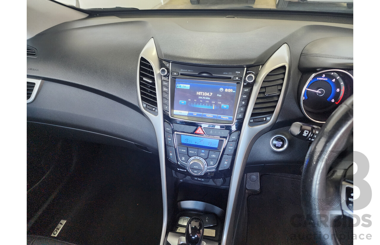 7/2015 Hyundai i30 Premium 1.6 CRDi GD3 SERIES 2 5d Hatchback White 1.6L