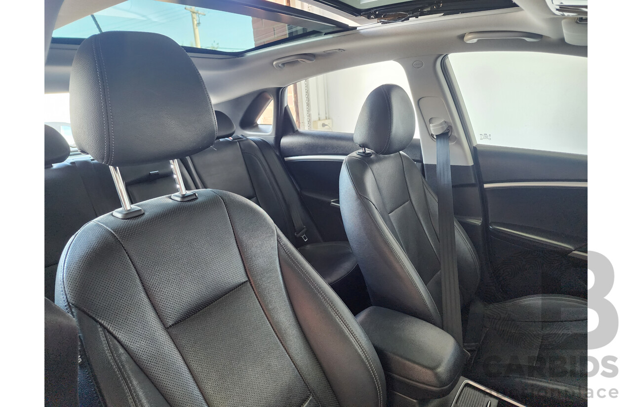 7/2015 Hyundai i30 Premium 1.6 CRDi GD3 SERIES 2 5d Hatchback White 1.6L