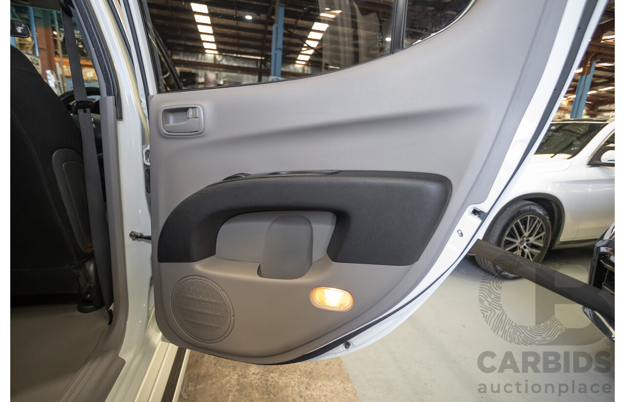 04/2015 Mitsubishi Triton GLX (4x4) MY15 Double Cab Utility White Turbo Diesel 2.5L