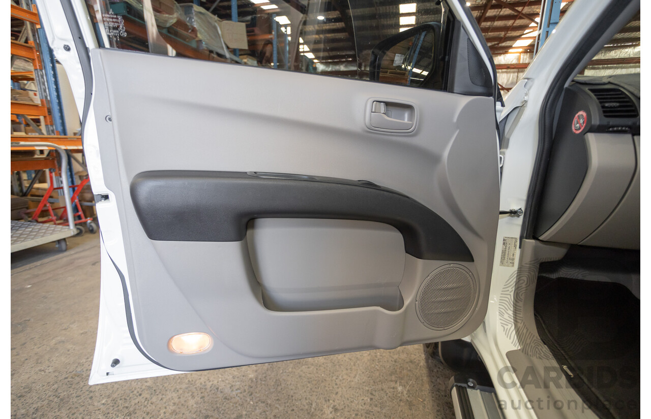 04/2015 Mitsubishi Triton GLX (4x4) MY15 Double Cab Utility White Turbo Diesel 2.5L