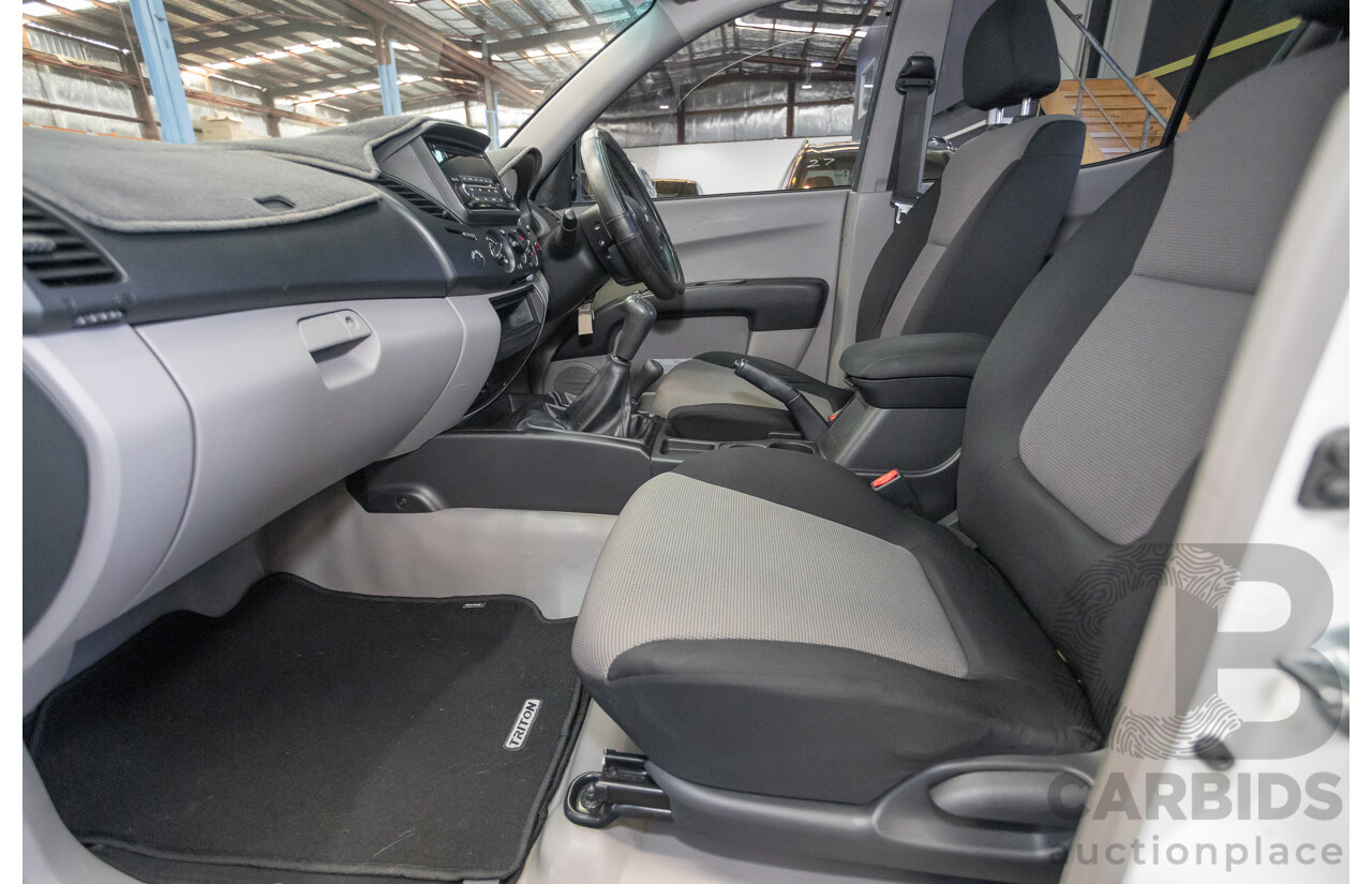 04/2015 Mitsubishi Triton GLX (4x4) MY15 Double Cab Utility White Turbo Diesel 2.5L