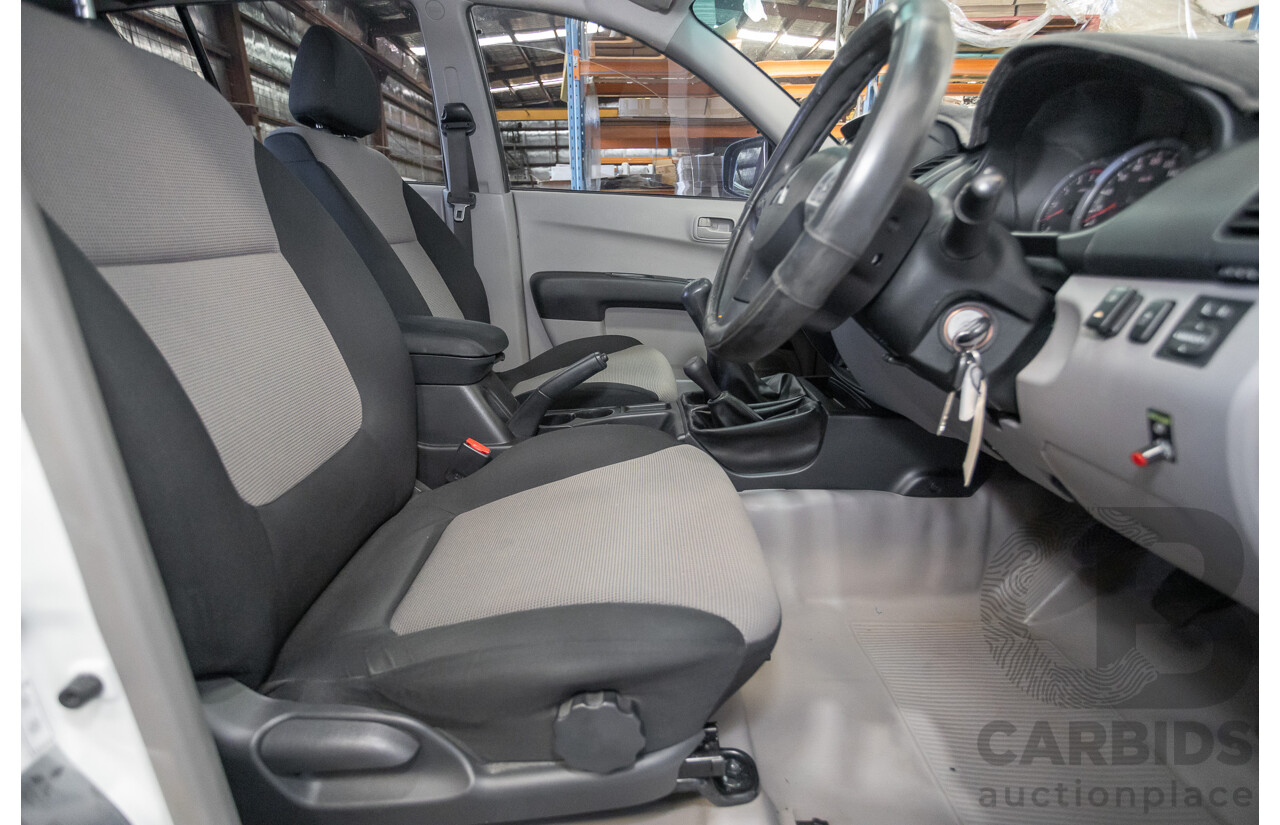 04/2015 Mitsubishi Triton GLX (4x4) MY15 Double Cab Utility White Turbo Diesel 2.5L