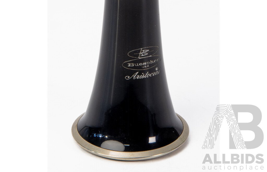 Buescher Clarinet in Hard Case with Tuner and Music Stand