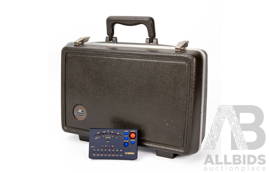 Buescher Clarinet in Hard Case with Tuner and Music Stand