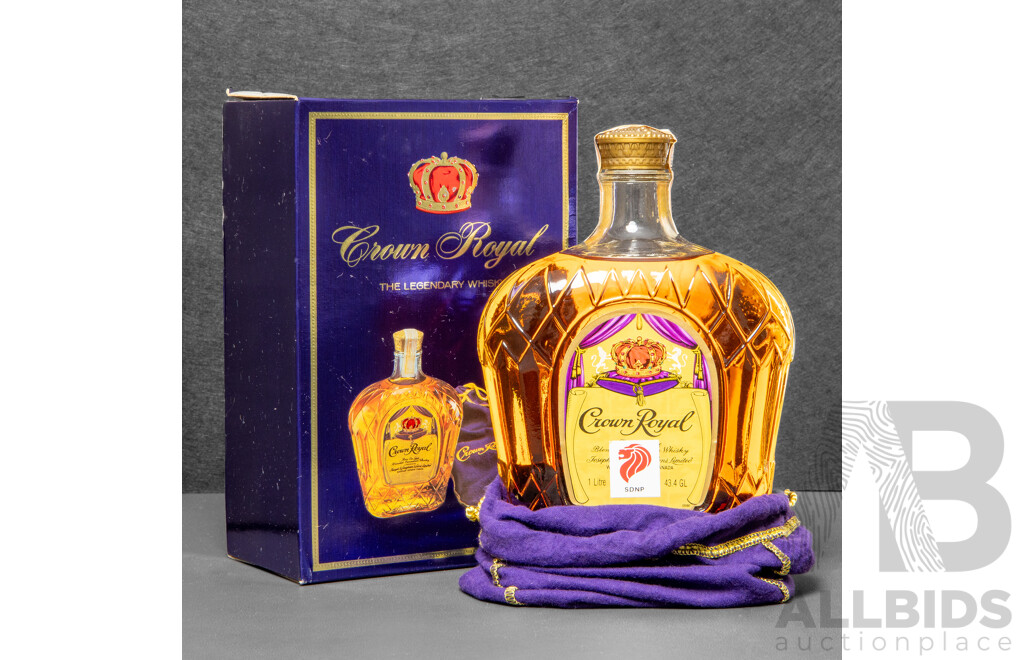 Crown Royal Fine De Luxe Blended Canadian Whisky in Presentation Box and Branded Velvet Bag