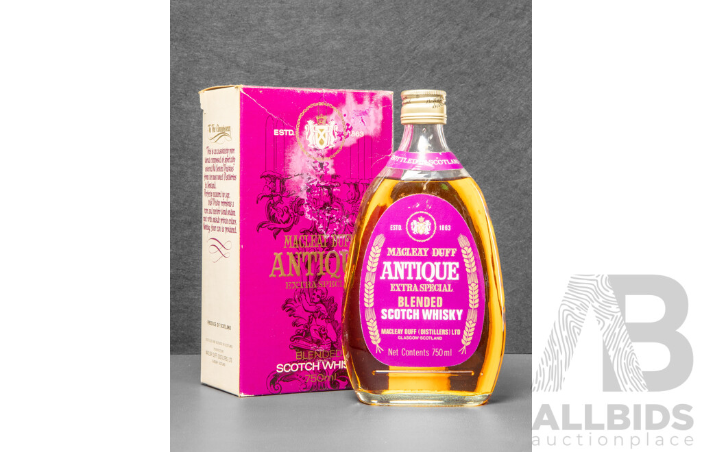 Macleay Duff Antique Extra Special Blended Scotch Whisky in Presentation Box