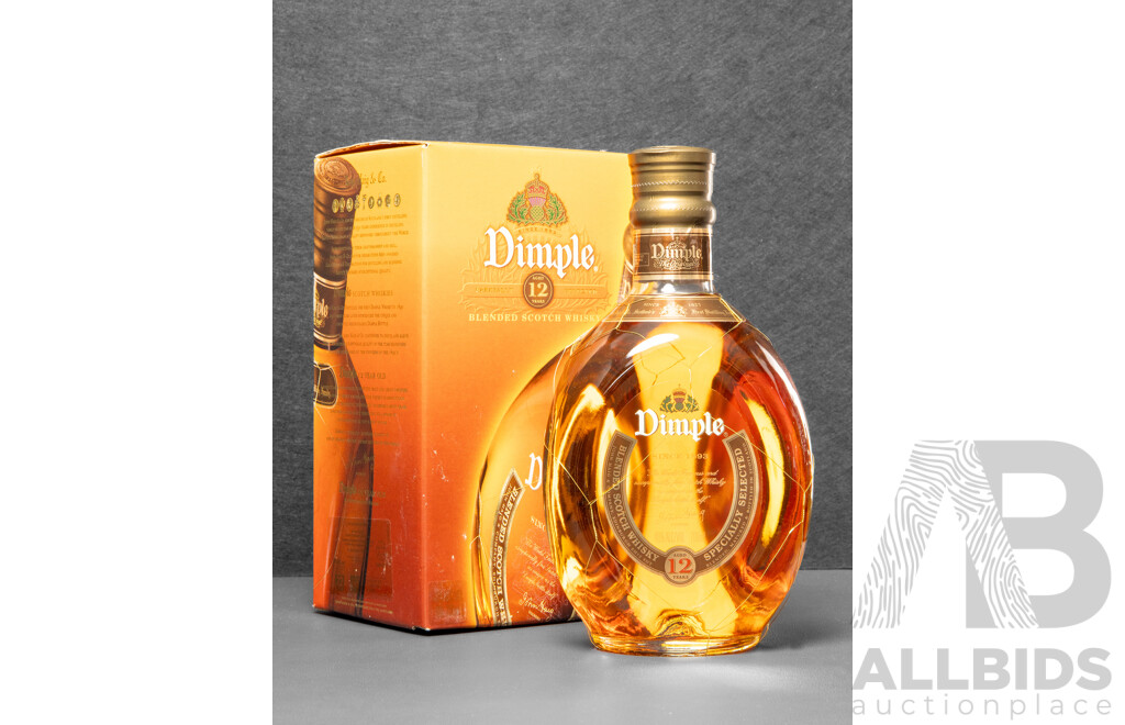 Dimple Specially Selected Blended Scotch Whisky in Presentation Box