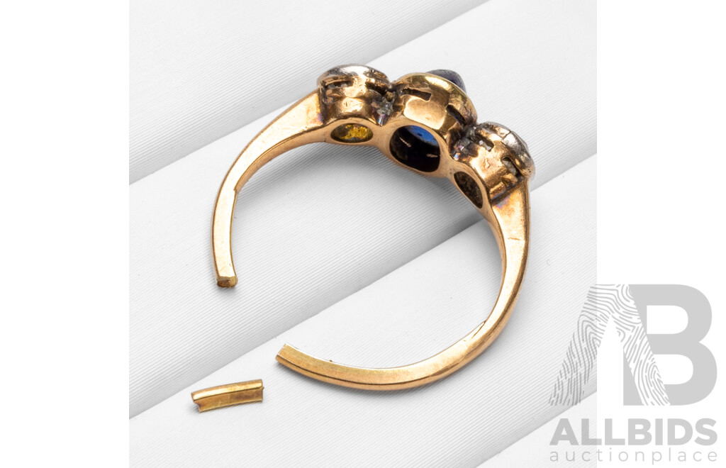 Vintage 14ct Yellow Gold Ring with Sapphire and Diamonds - 2.52gms