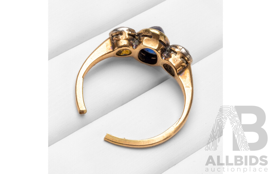 Vintage 14ct Yellow Gold Ring with Sapphire and Diamonds - 2.52gms