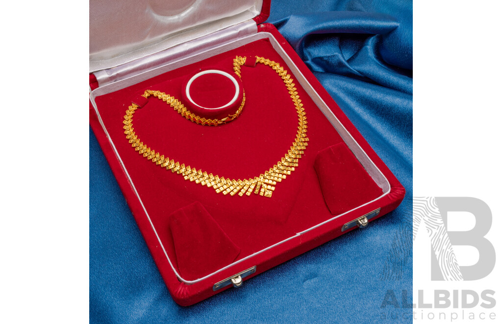 22ct Yellow Gold Chevron Fringe Necklace, Mustafa’s, Singapore (48.83g)