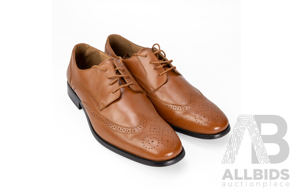Pair of La Milano Men's Oxford Style Light Brown Leather Dress Shoes, Size 12