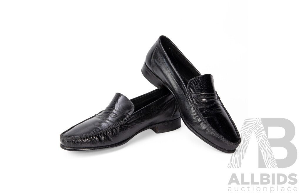 Pair of Bernard Men's Black Leather Loafers, Size 11.5