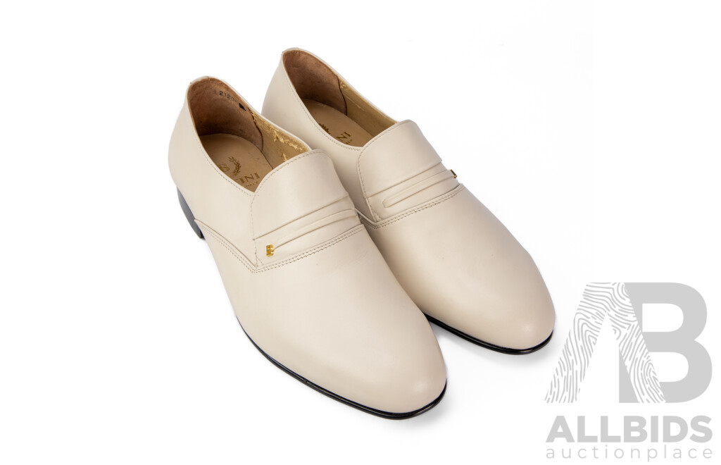 Pair of Bettini Men's Cream Leather Loafers, Size 12