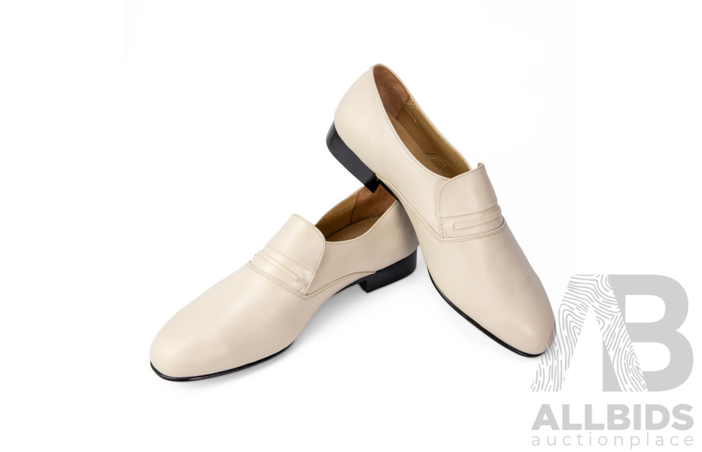 Pair of Bettini Men's Cream Leather Loafers, Size 12