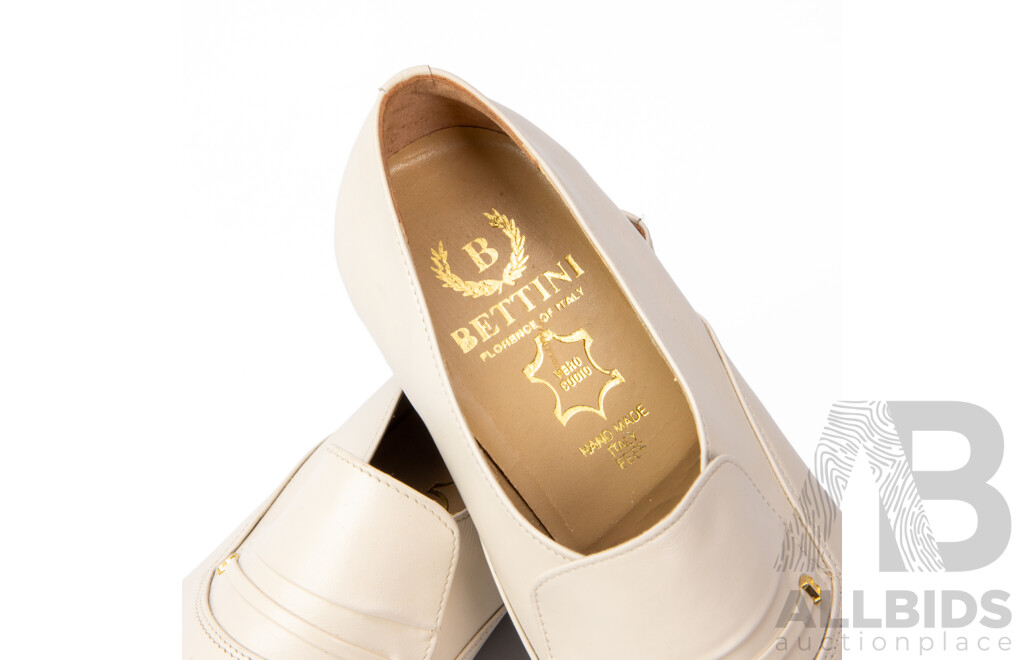 Pair of Bettini Men's Cream Leather Loafers, Size 12