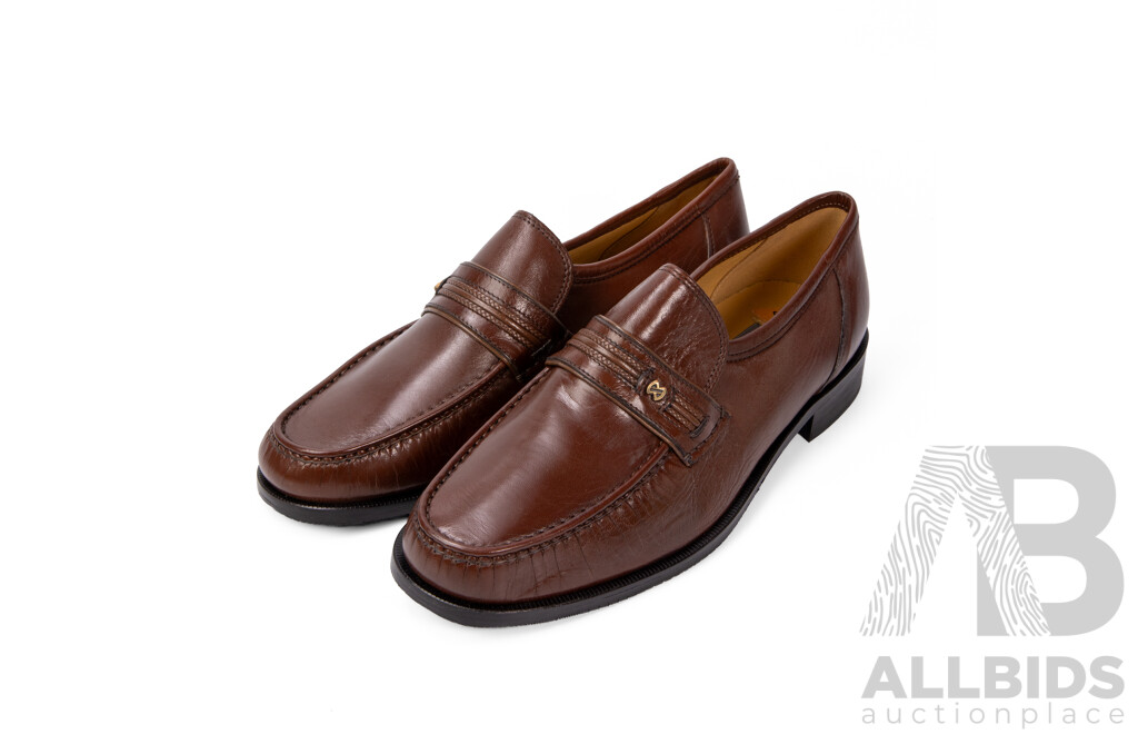 Pair of Giorgio Ricci Men's Brown Leather Loafers, Size 11
