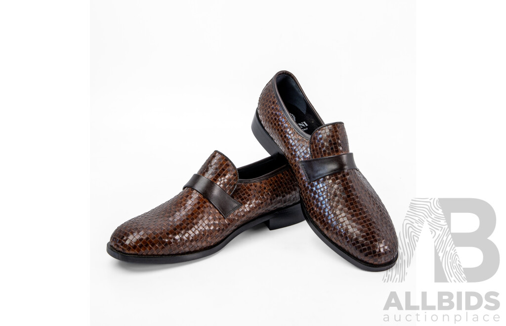 Pair of Bettini Men's Brown Leather Checker Loafers, Size 10.5