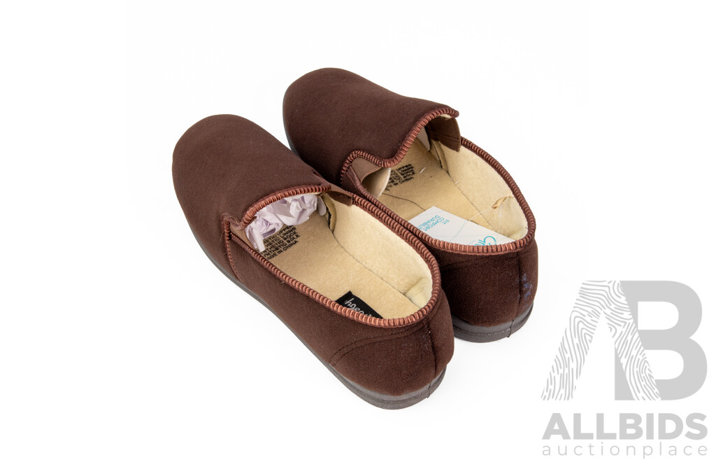 Pair of Grosby Percy Men's SlippersChocolate, Size 10