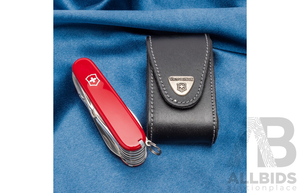 Victorinox Swiss Army Knife with Case