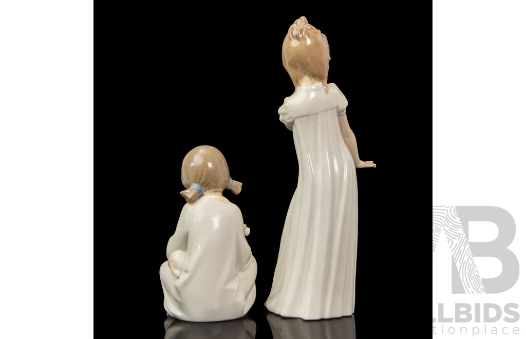 Pair of Porcelain Figures in Nightgowns. Nao by Lladro