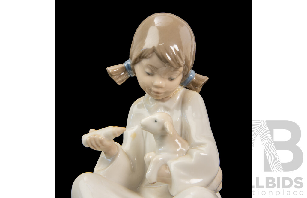 Pair of Porcelain Figures in Nightgowns. Nao by Lladro