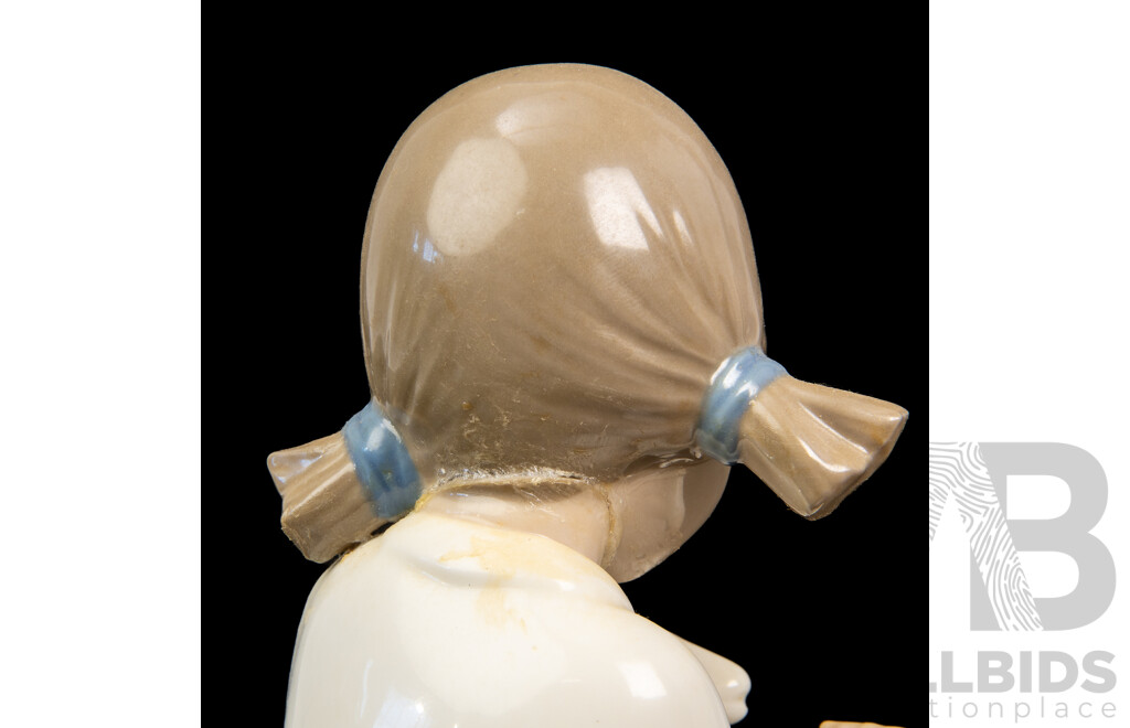 Pair of Porcelain Figures in Nightgowns. Nao by Lladro