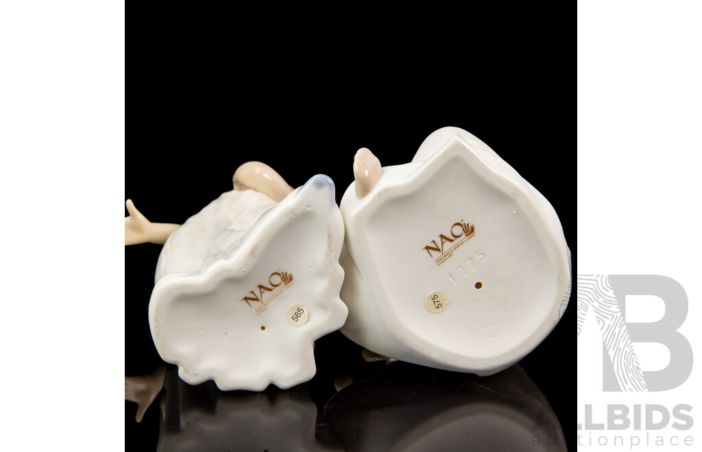 Pair of Porcelain Figures in Nightgowns. Nao by Lladro