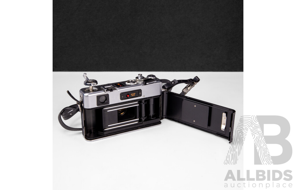 Yashica Electro 35 35mm Rangefinder Camera with Original Yashica Case