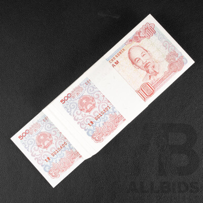 One Hundred Vietnam UNC Five Hundred Dong Banknotes, Consecutive LH 0010301 - LH 0010400