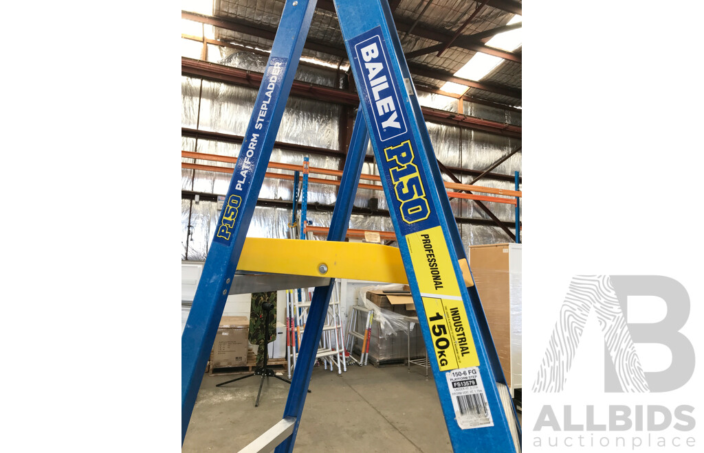 Bailey (FS13579) 6 Step 1.8m Fibreglass Platform Stepladder