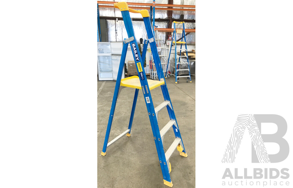 Bailey (FS10722) 4 Step 1.15m Pro Fibreglass Ladder