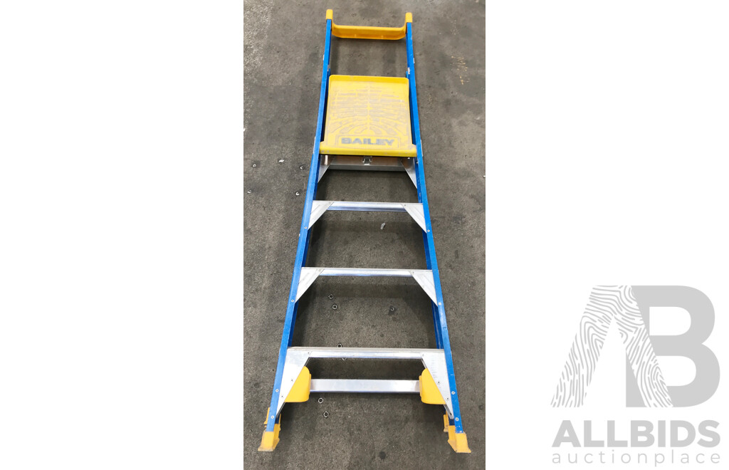 Bailey (FS10722) 4 Step 1.15m Pro Fibreglass Ladder