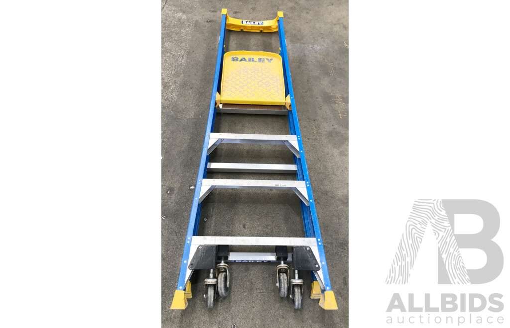 Bailey (FS13577) 4 Steps Fibreglass Platform Ladder