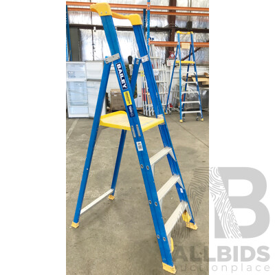 Bailey (FS10722) 4 Step 1.15m Pro Fibreglass Ladder