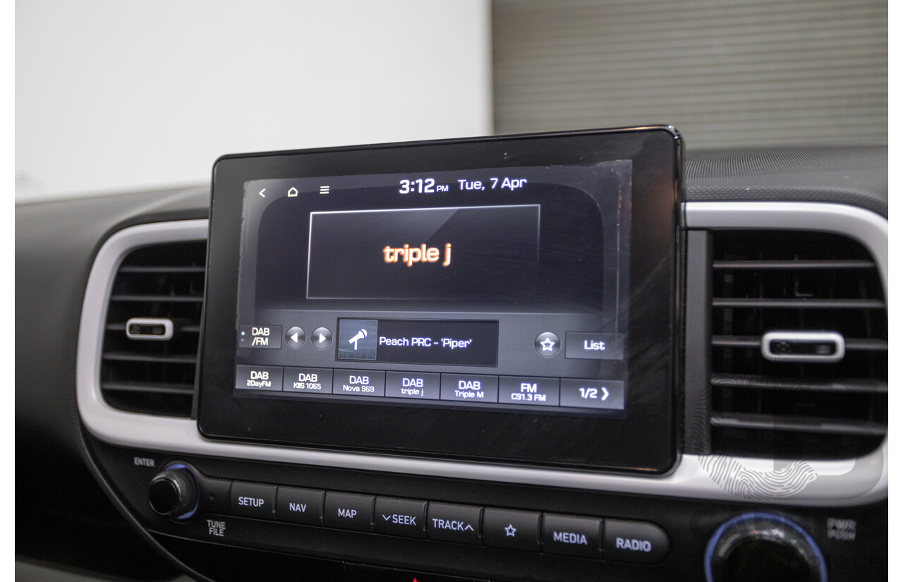 8/2020 Hyundai Venue Elite QX.2 MY20 4d Wagon Black Metallic 1.6L