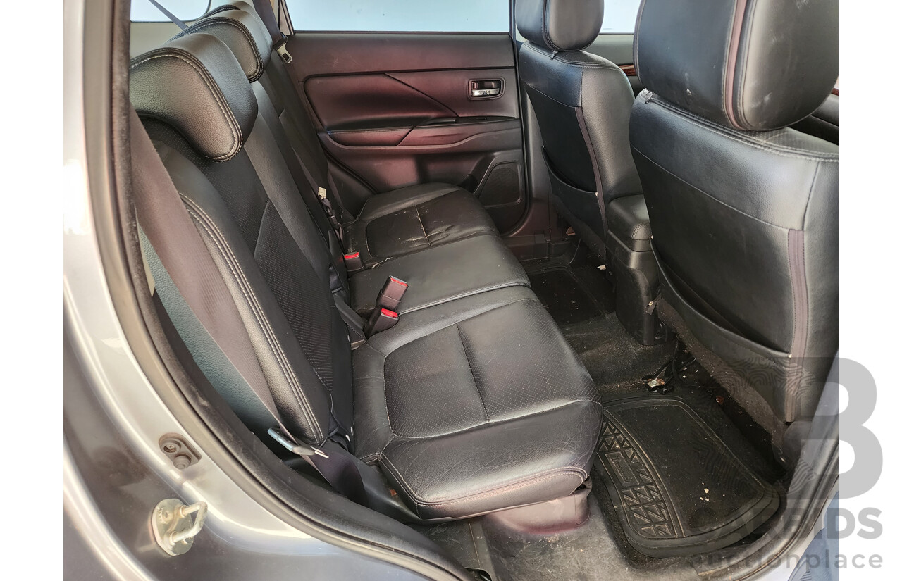 12/2013 Mitsubishi Outlander Aspire (4x4) ZJ MY14 4d Wagon Grey 2.3L