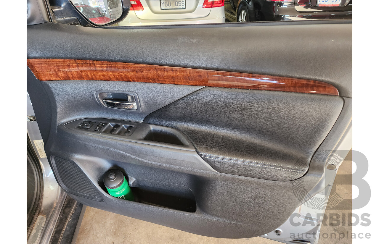 12/2013 Mitsubishi Outlander Aspire (4x4) ZJ MY14 4d Wagon Grey 2.3L