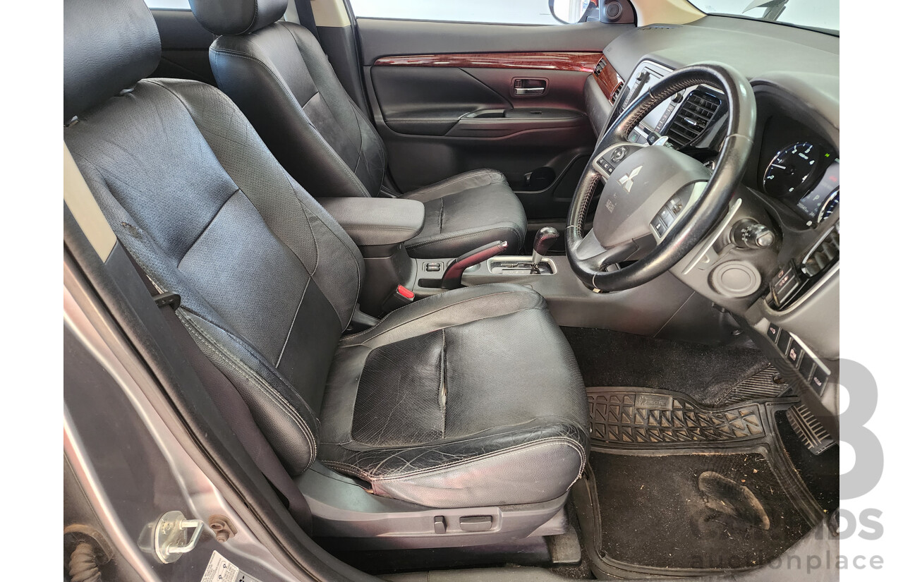 12/2013 Mitsubishi Outlander Aspire (4x4) ZJ MY14 4d Wagon Grey 2.3L