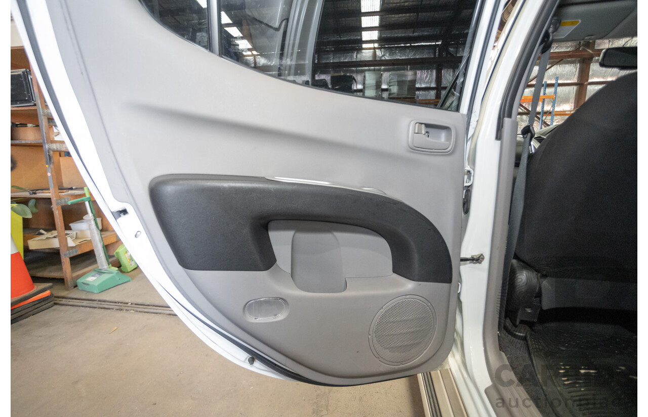 02/2013 Mitsubishi Triton GL-R (4x4) MN MY12 Double Cab Utility White Turbo Diesel 2.5L