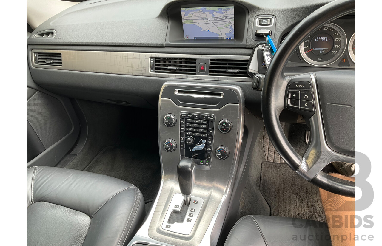 2/2012 Volvo Xc70 3.2 Teknik BZ MY12 4d Wagon Black V6 3.2L