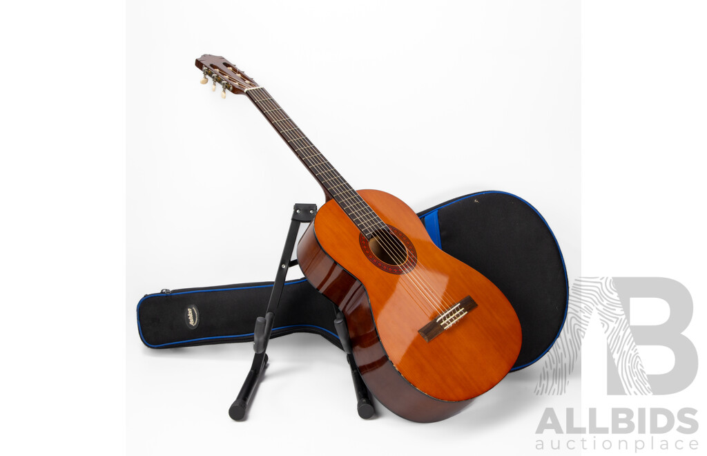 Vintage Yamaha C-40 Acoustic Guitar with Case and Stand , Made in Japan