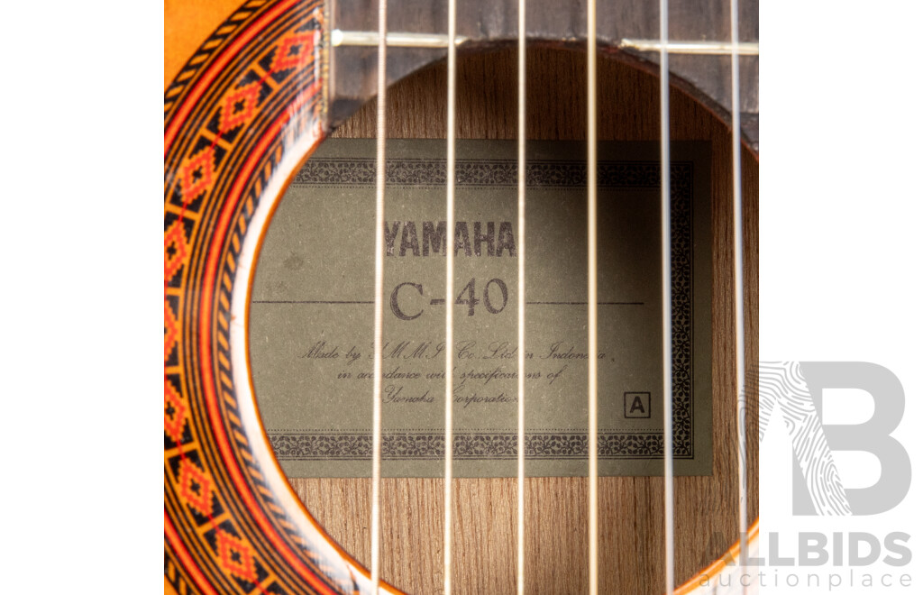 Vintage Yamaha C-40 Acoustic Guitar with Case and Stand , Made in Japan