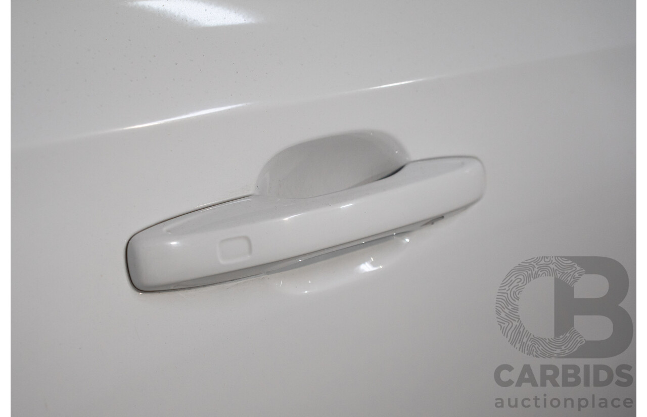 11/2017 Volvo XC60 T5 Inscription (AWD) 246 MY18 4d Wagon Ice White Turbo 2.0L