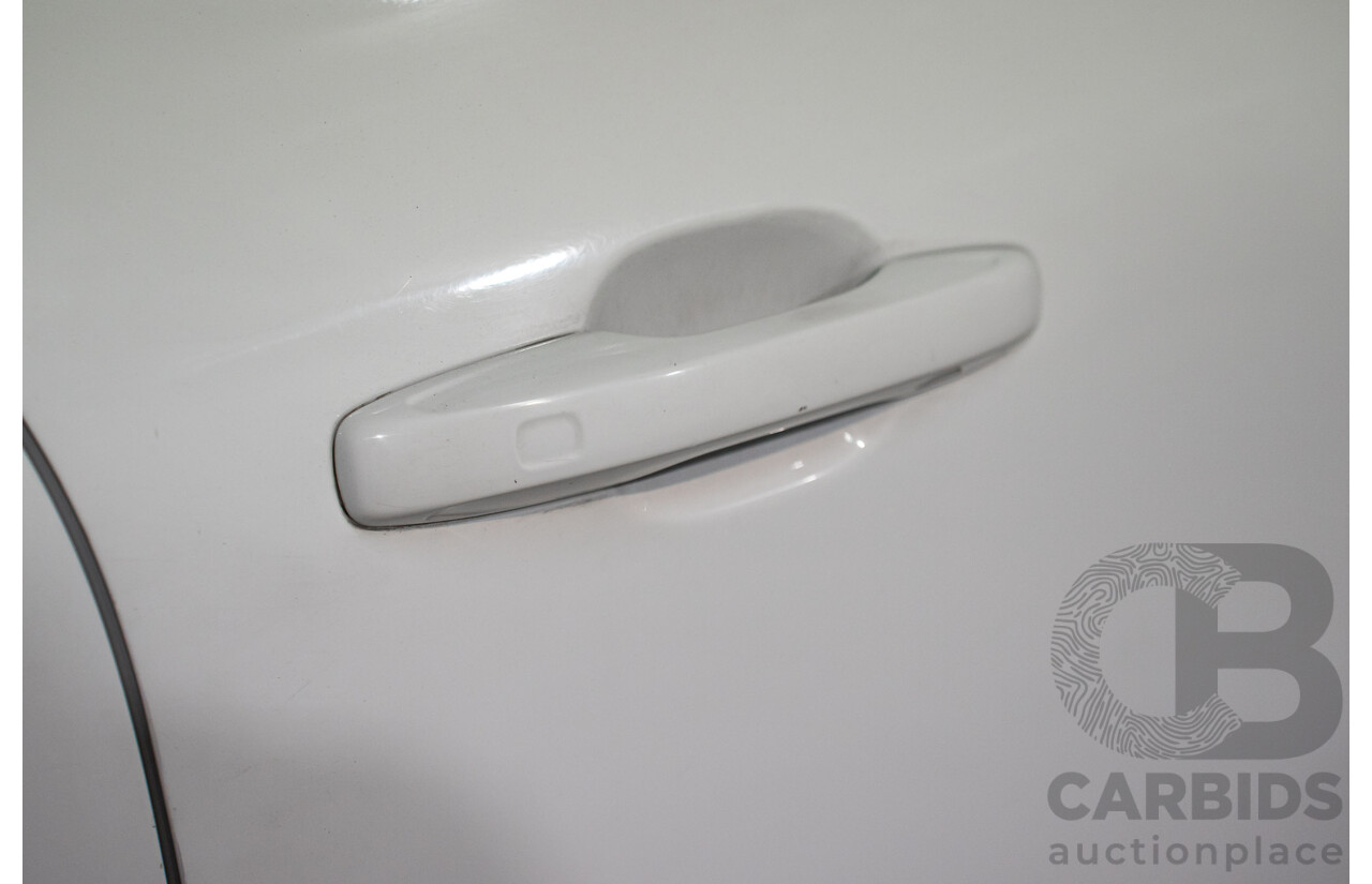 11/2017 Volvo XC60 T5 Inscription (AWD) 246 MY18 4d Wagon Ice White Turbo 2.0L