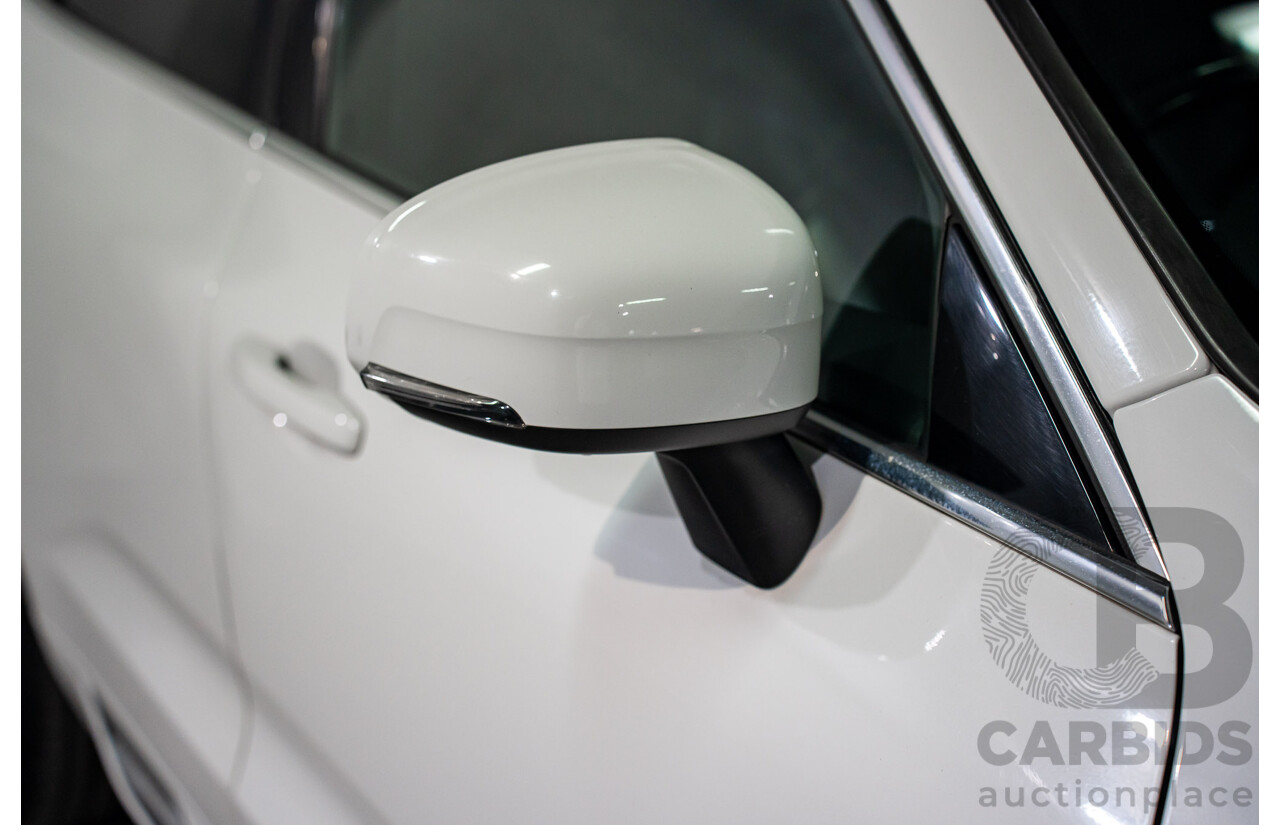 11/2017 Volvo XC60 T5 Inscription (AWD) 246 MY18 4d Wagon Ice White Turbo 2.0L